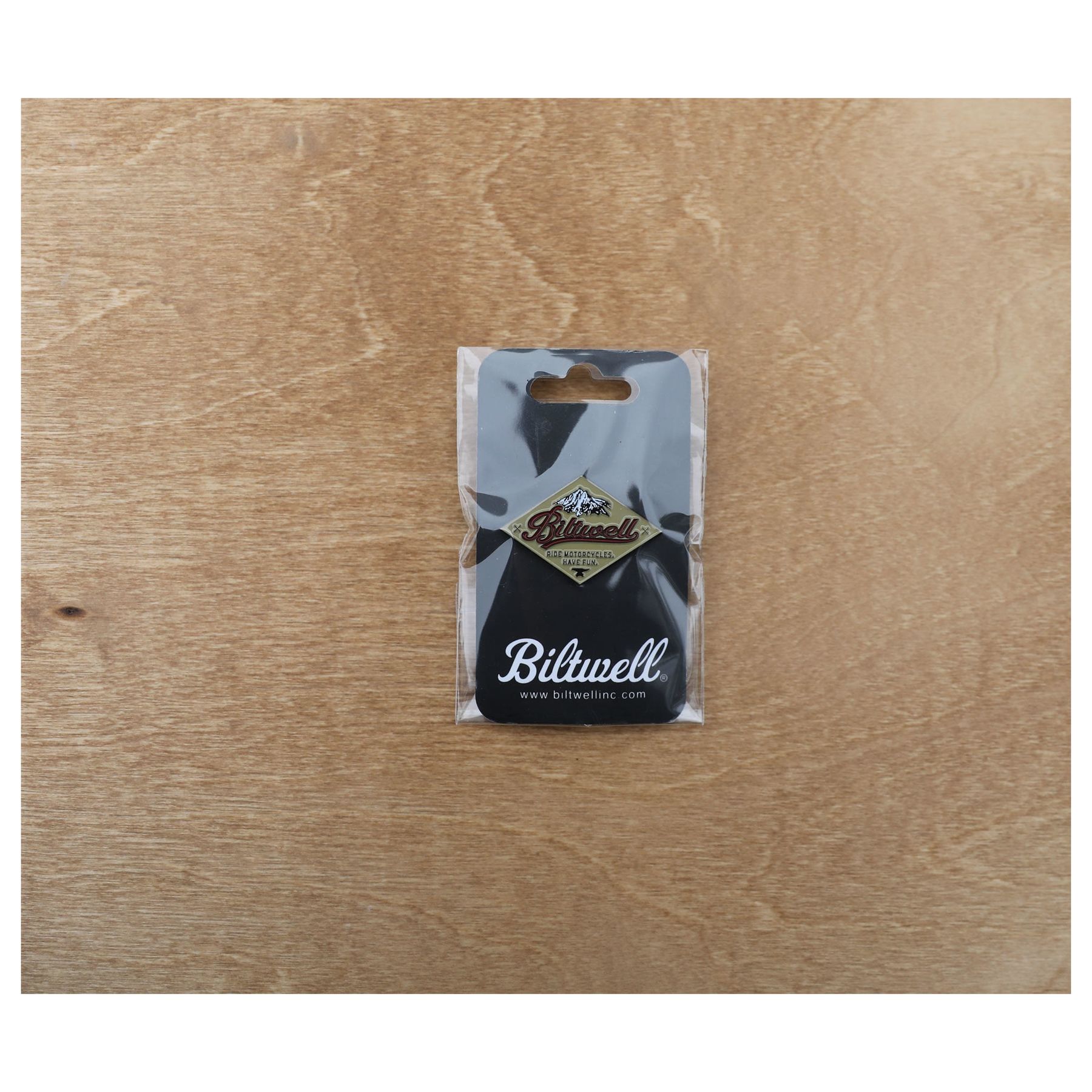 Значок The Biltwell - ENAMEL PIN - CRS Red/Biege - 8602-08