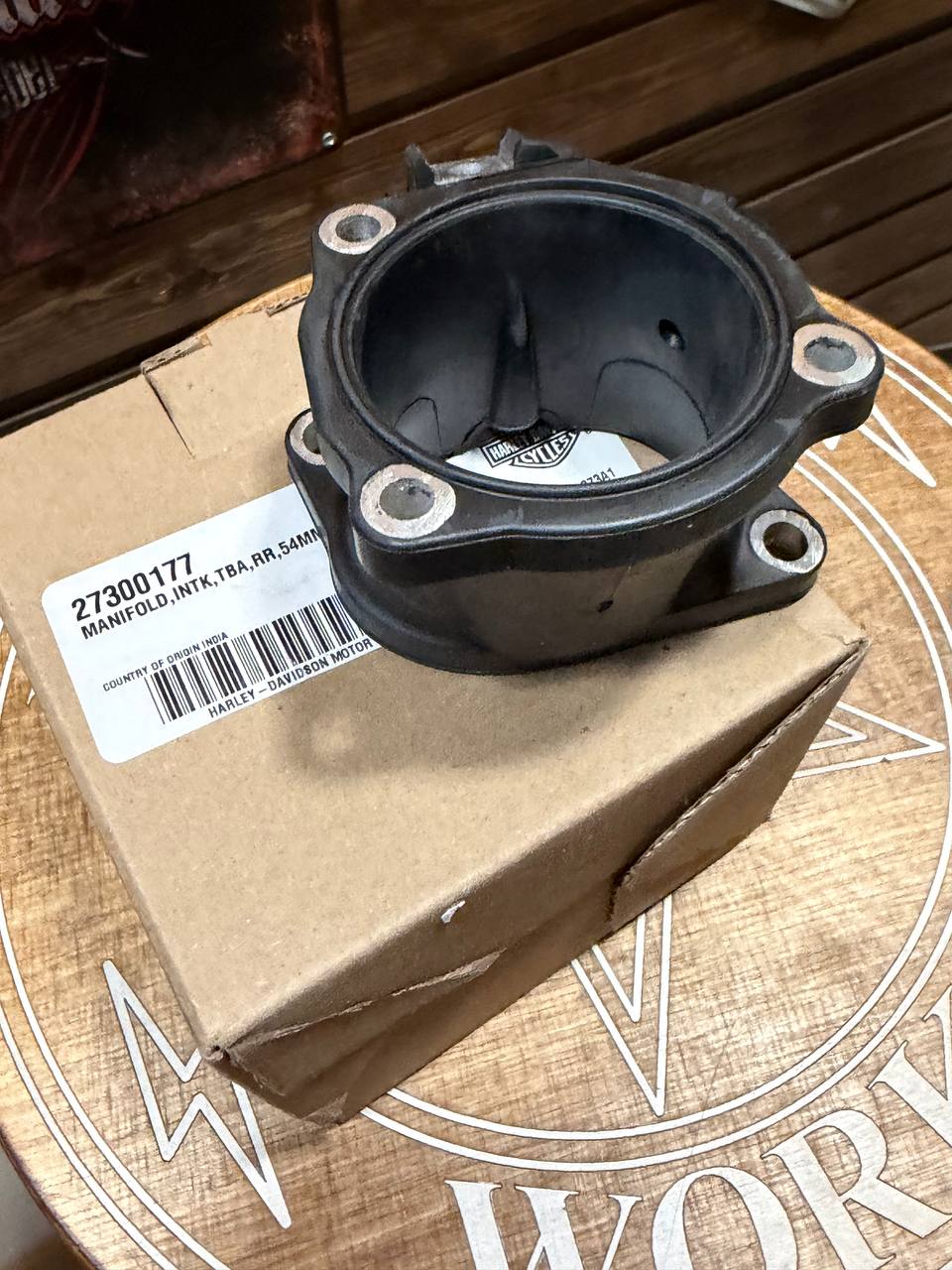 Манифолд 27300177 зеднего цилиндра 54MM OEM Harley-Davidson для PAN AMERICA RA1250