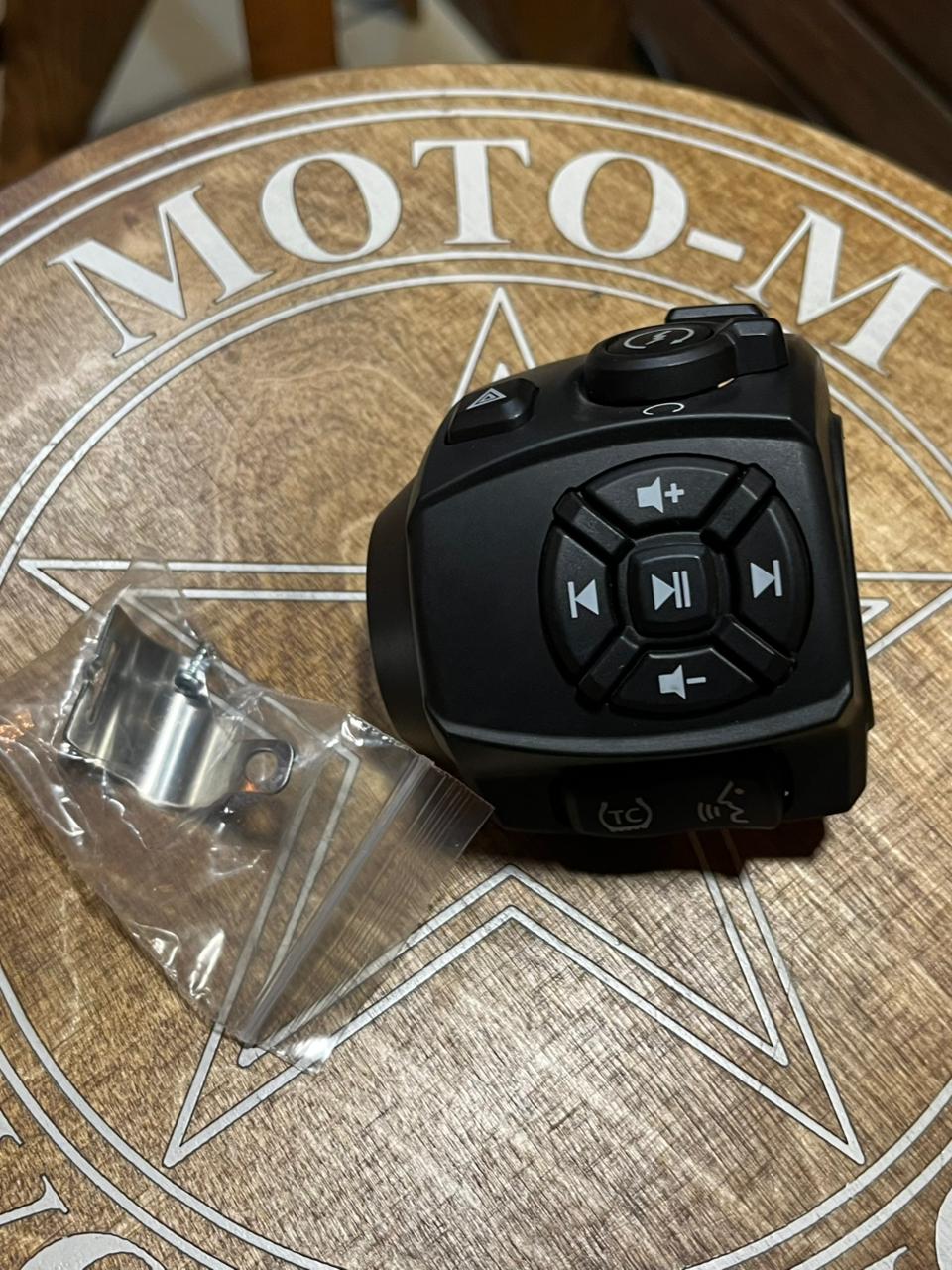 Правый пульт OEM Harley-Davidson 71500556A