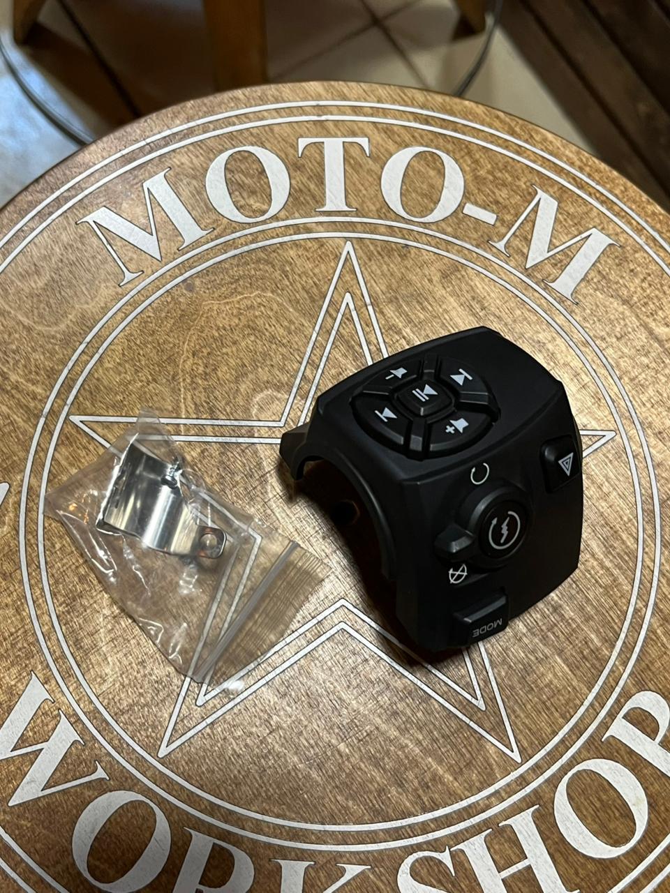 Правый пульт OEM Harley-Davidson 71500556A