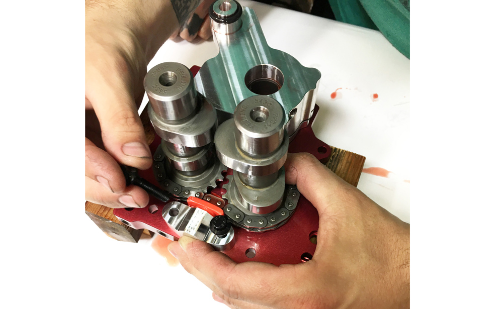 FEULING натяжитель HYDRAULIC CAM CHAIN TENSIONER, INNER TC 07-17 Includes 06 Dyna, Chain Drive + Conversion camplate SKU: 8076