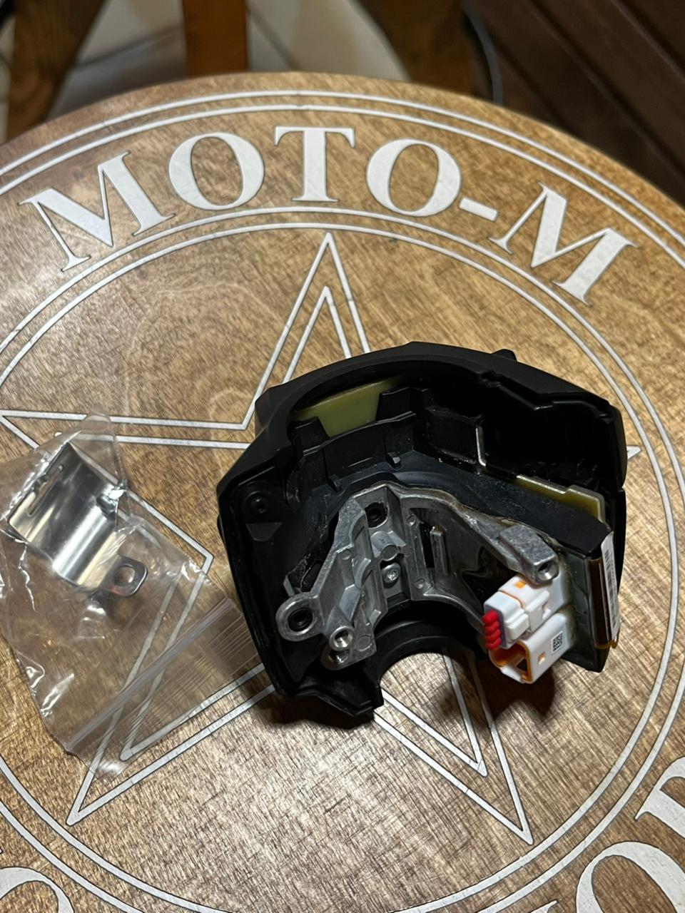 Правый пульт OEM Harley-Davidson 71500556A