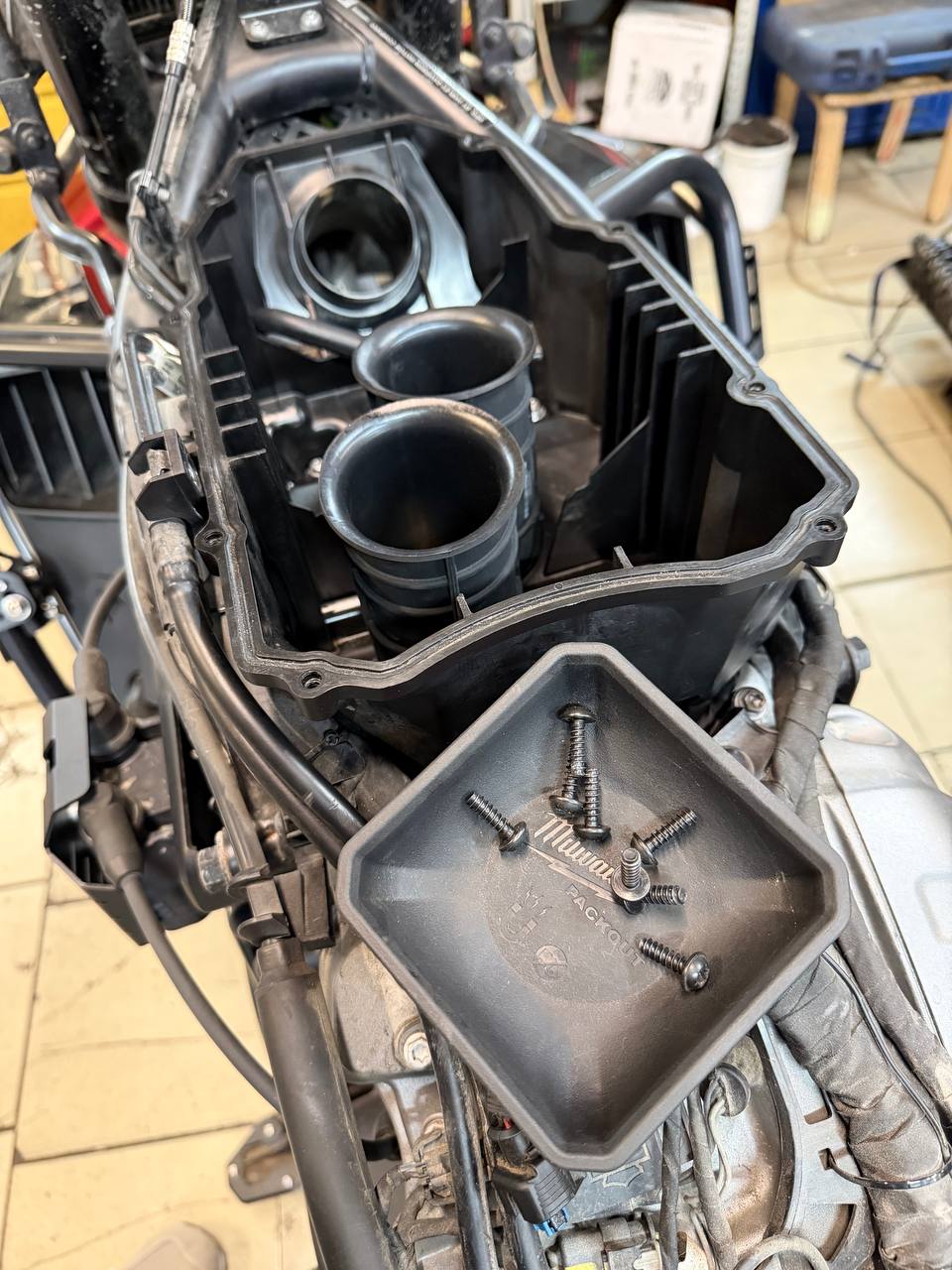 Манифолд 27300177 зеднего цилиндра 54MM OEM Harley-Davidson для PAN AMERICA RA1250