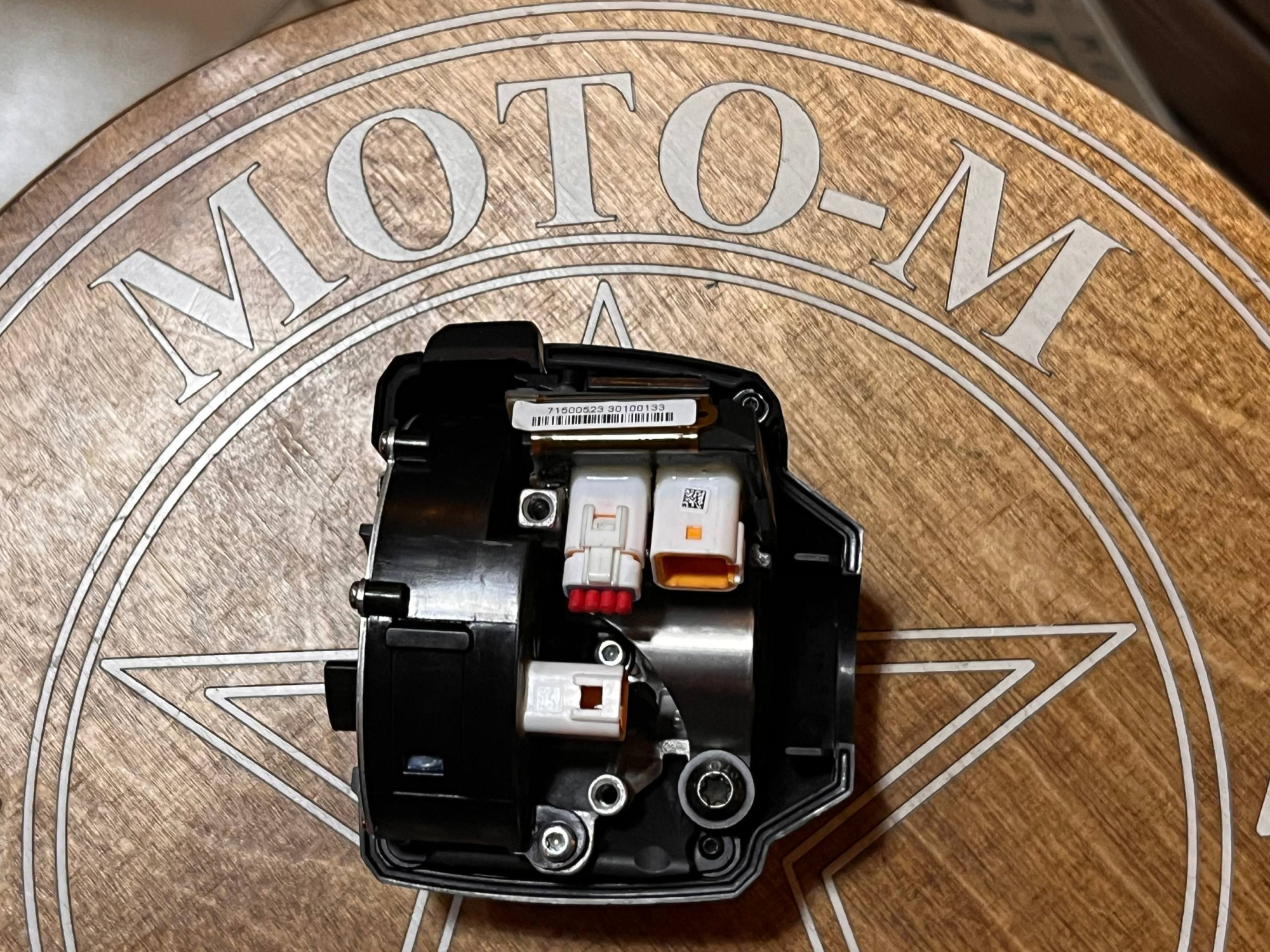 Комплект: Правый пульт с ручкой газа для RH1250S SPORTSTER S, RA1250S PAN AMERICA - OEM Harley-Davidson 71500523, 71500523А, 71500523A
